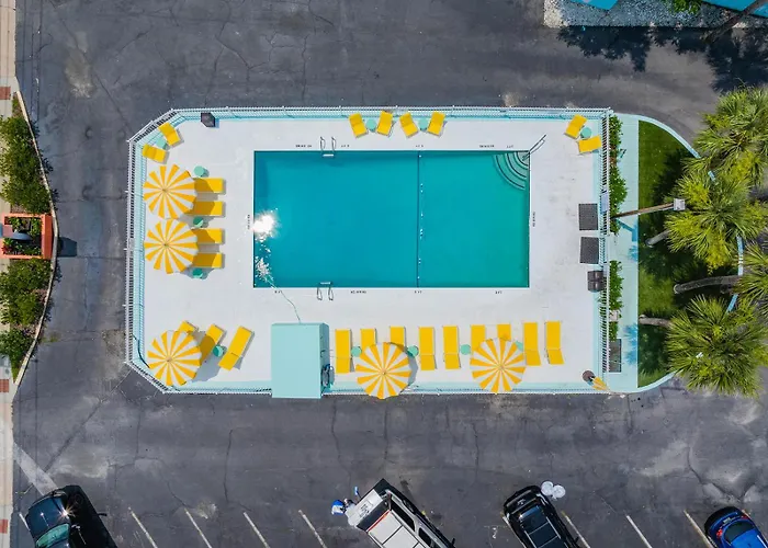Royal Palms Motel